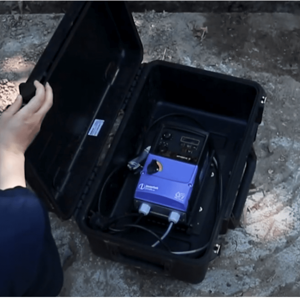 Convertisseurvariateur pour pompe MP1, 230V, 2.2kVA avec mallette dans le terrain