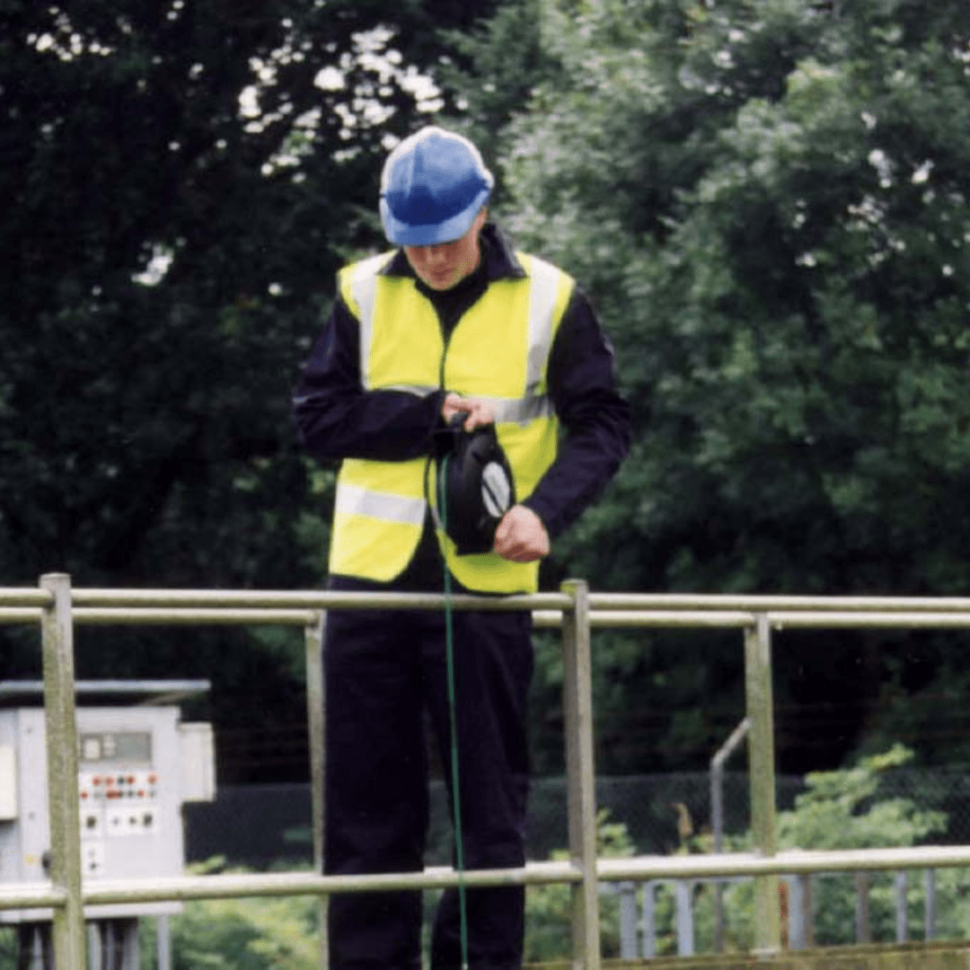 Détecteur de niveau de boues Sludgewatch 715 dans le terrain